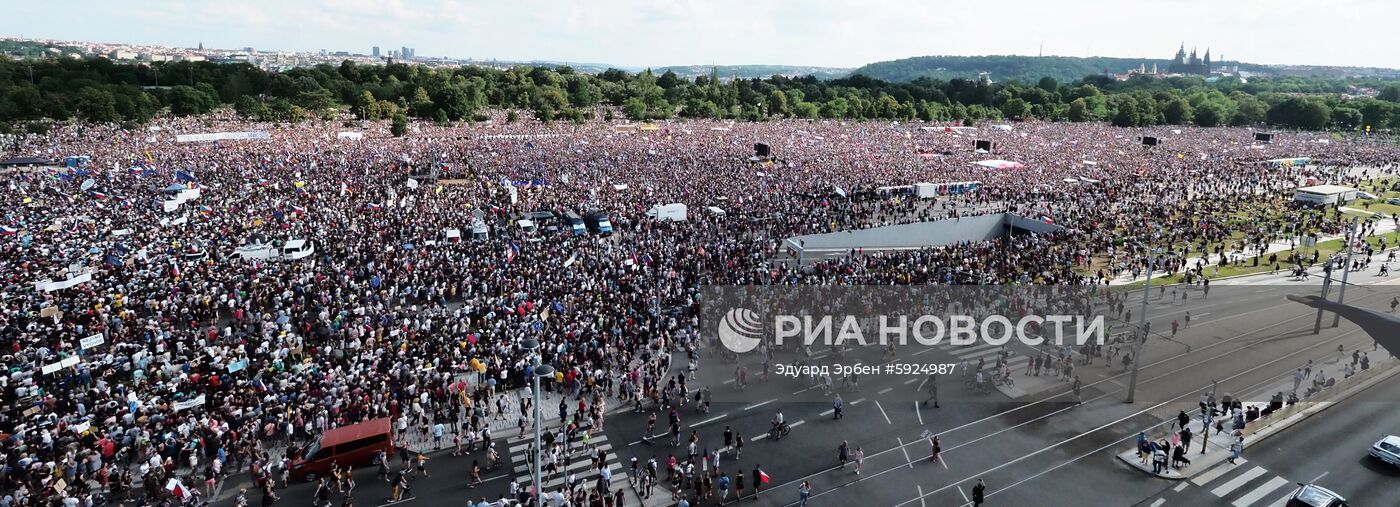 Акция в Праге против премьер-министра А. Бабиша