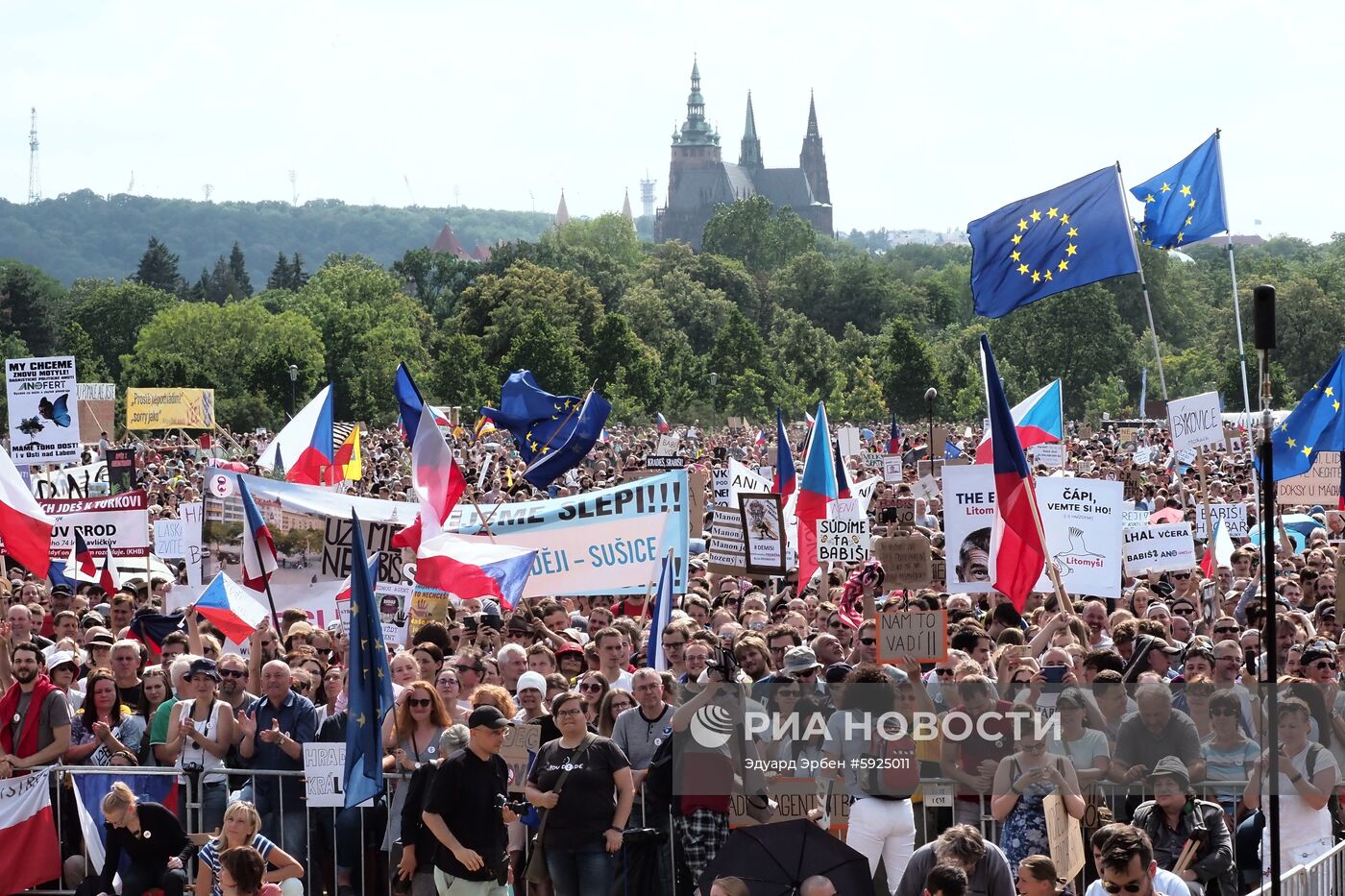 Акция в Праге против премьер-министра А. Бабиша