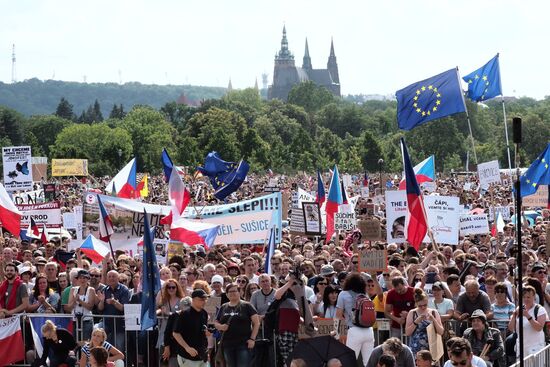 Акция в Праге против премьер-министра А. Бабиша