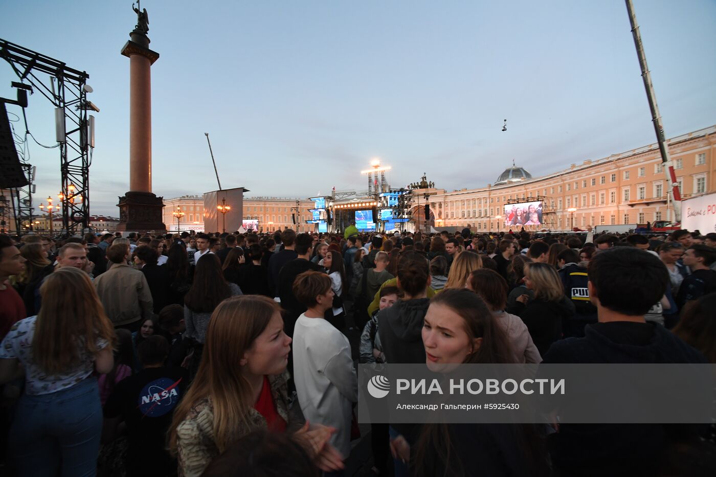 Праздник выпускников "Алые паруса" в Санкт-Петербурге