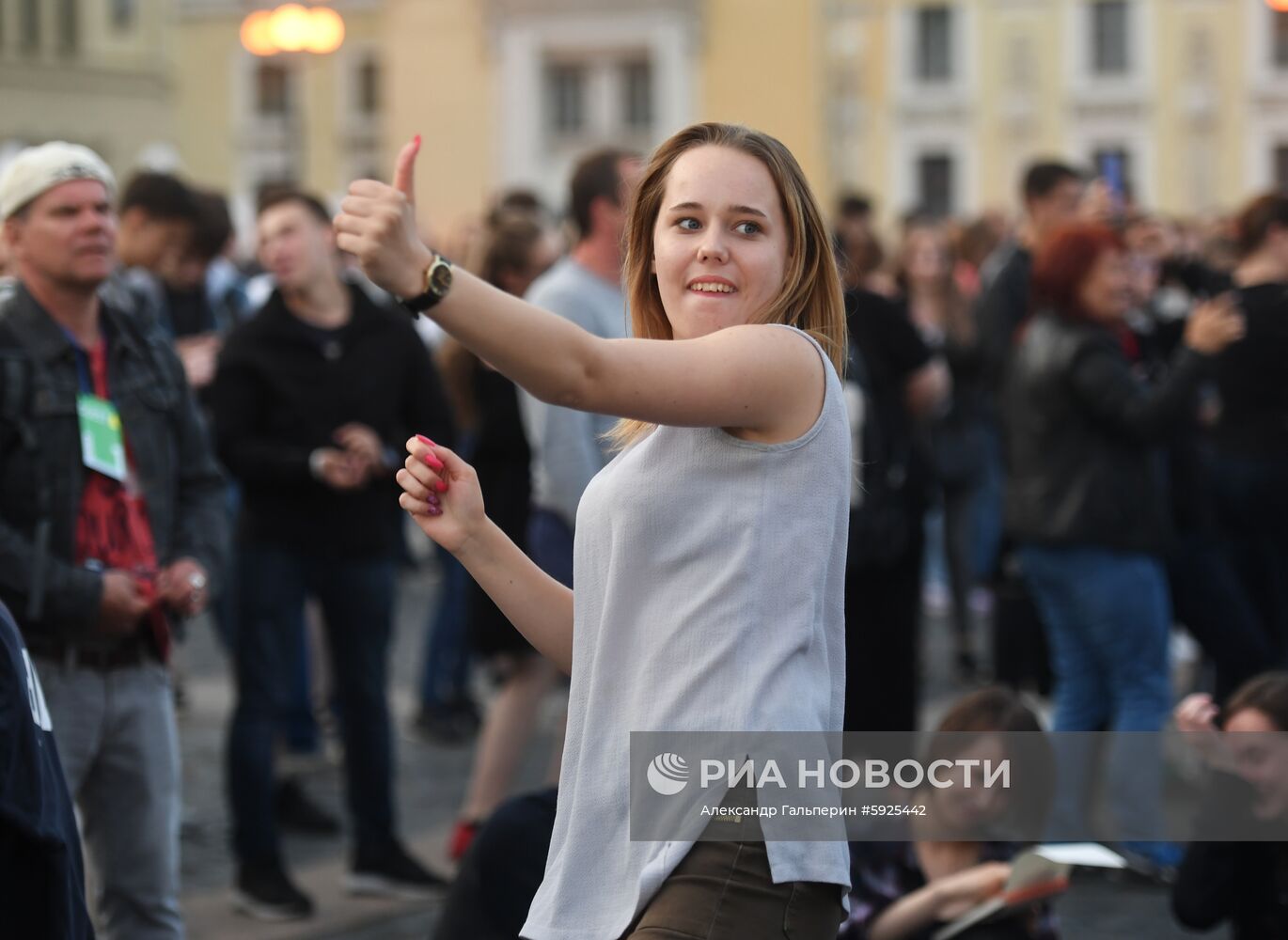 Праздник выпускников "Алые паруса" в Санкт-Петербурге