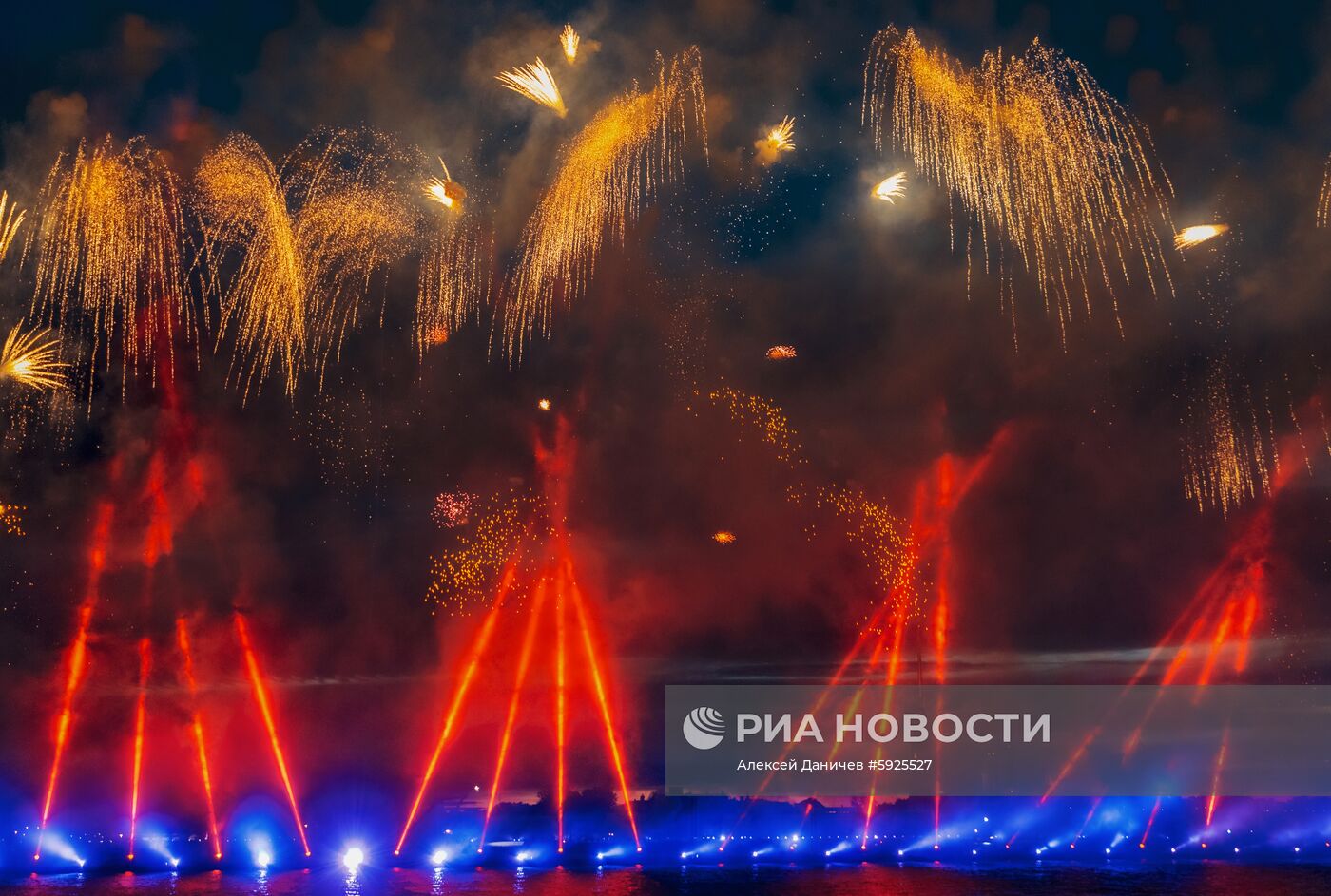 Праздник выпускников "Алые паруса" в Санкт-Петербурге