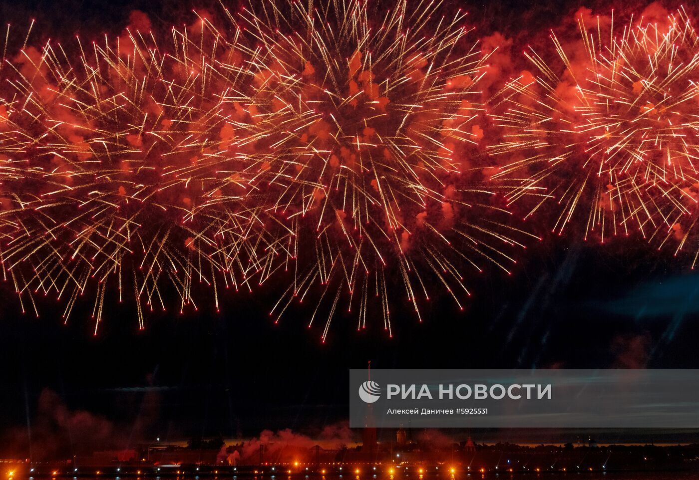 Праздник выпускников "Алые паруса" в Санкт-Петербурге