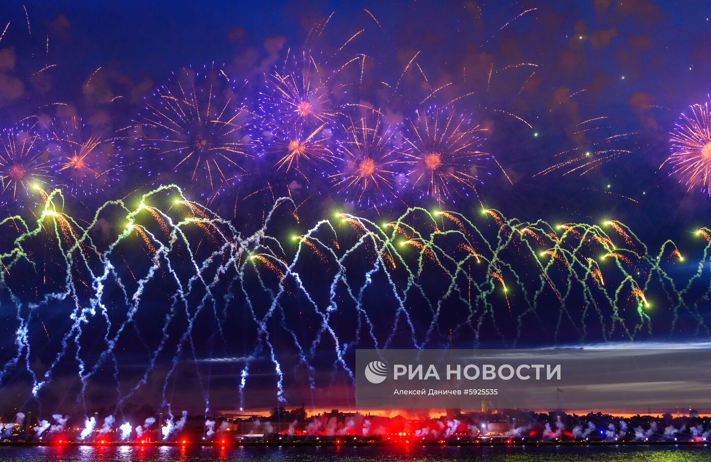 Праздник выпускников "Алые паруса" в Санкт-Петербурге