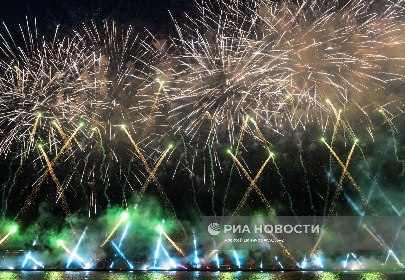 Праздник выпускников "Алые паруса" в Санкт-Петербурге
