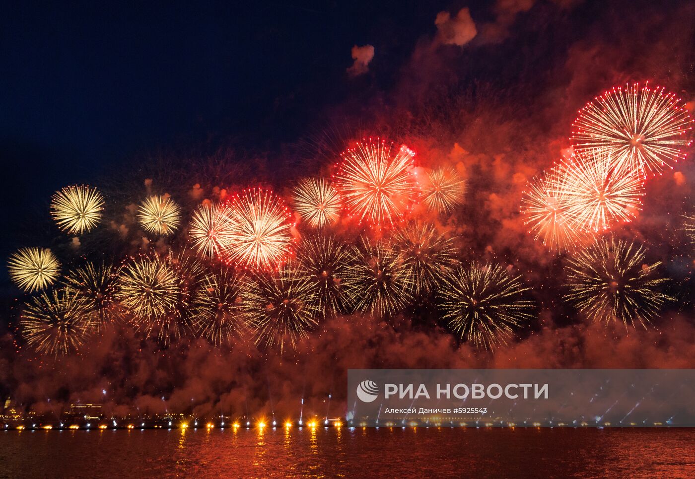 Праздник выпускников "Алые паруса" в Санкт-Петербурге