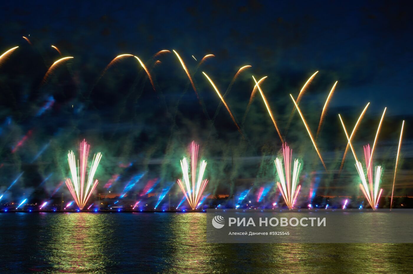 Праздник выпускников "Алые паруса" в Санкт-Петербурге