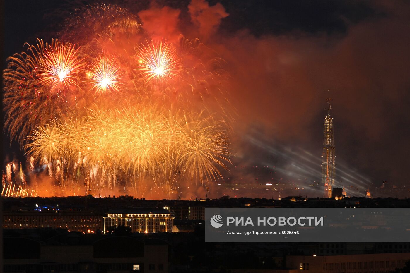 Праздник выпускников "Алые паруса" в Санкт-Петербурге