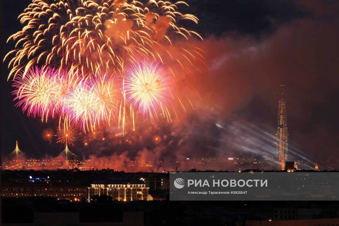 Праздник выпускников "Алые паруса" в Санкт-Петербурге