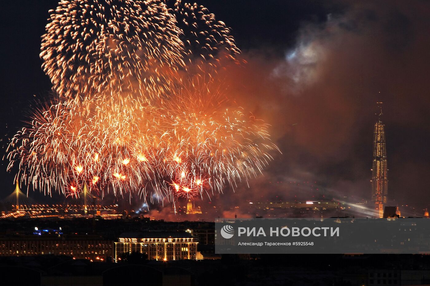 Праздник выпускников "Алые паруса" в Санкт-Петербурге