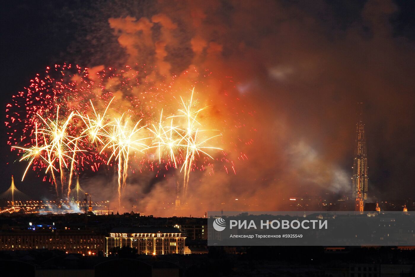 Праздник выпускников "Алые паруса" в Санкт-Петербурге