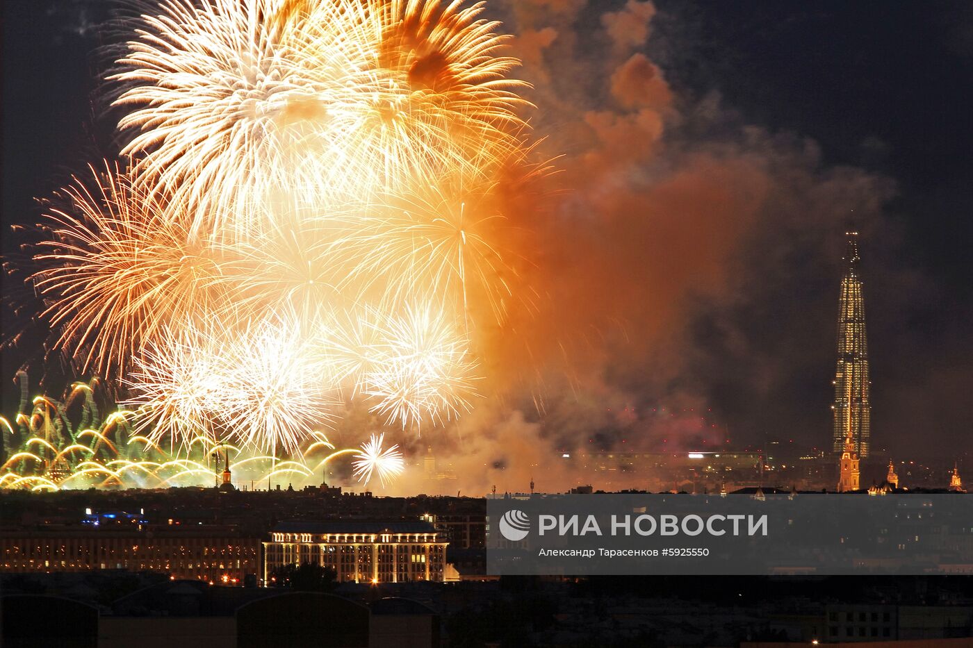 Праздник выпускников "Алые паруса" в Санкт-Петербурге