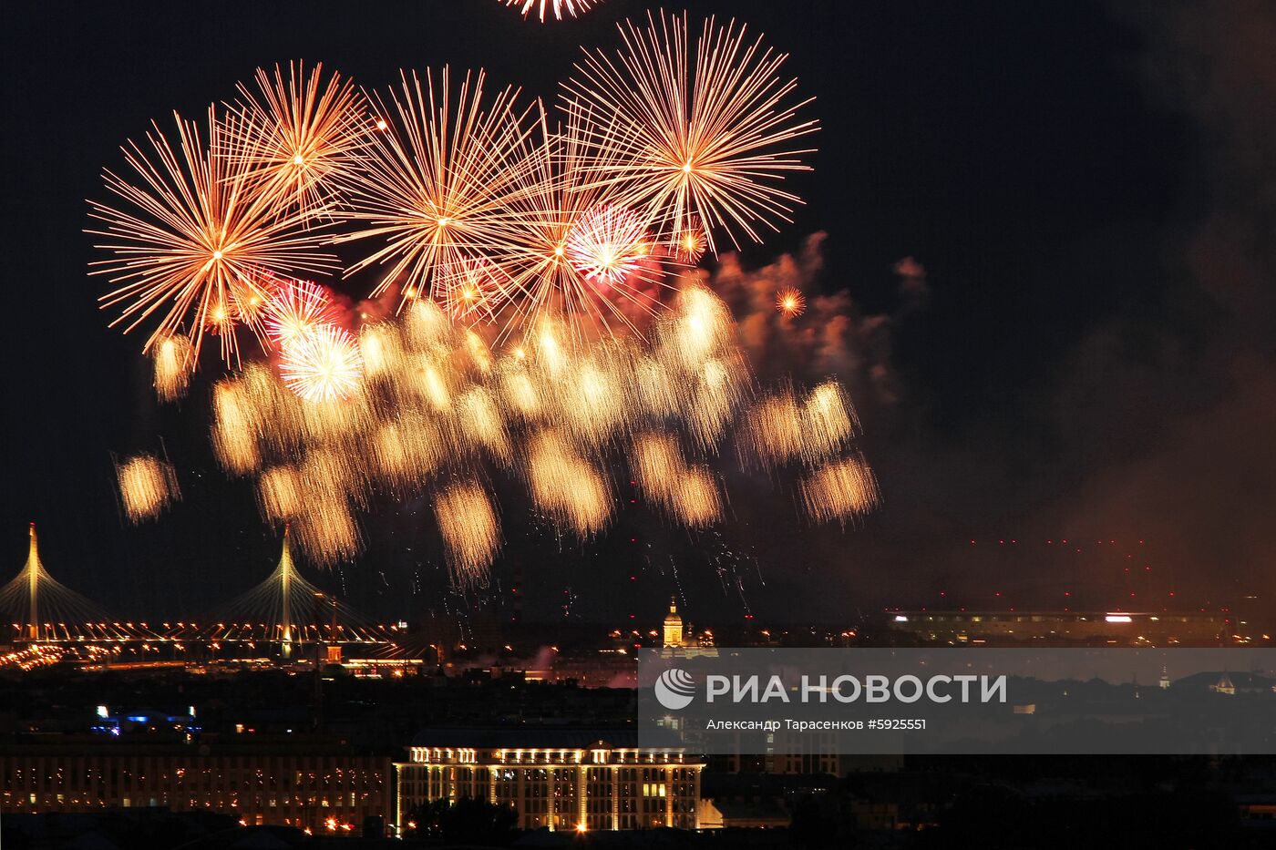Праздник выпускников "Алые паруса" в Санкт-Петербурге