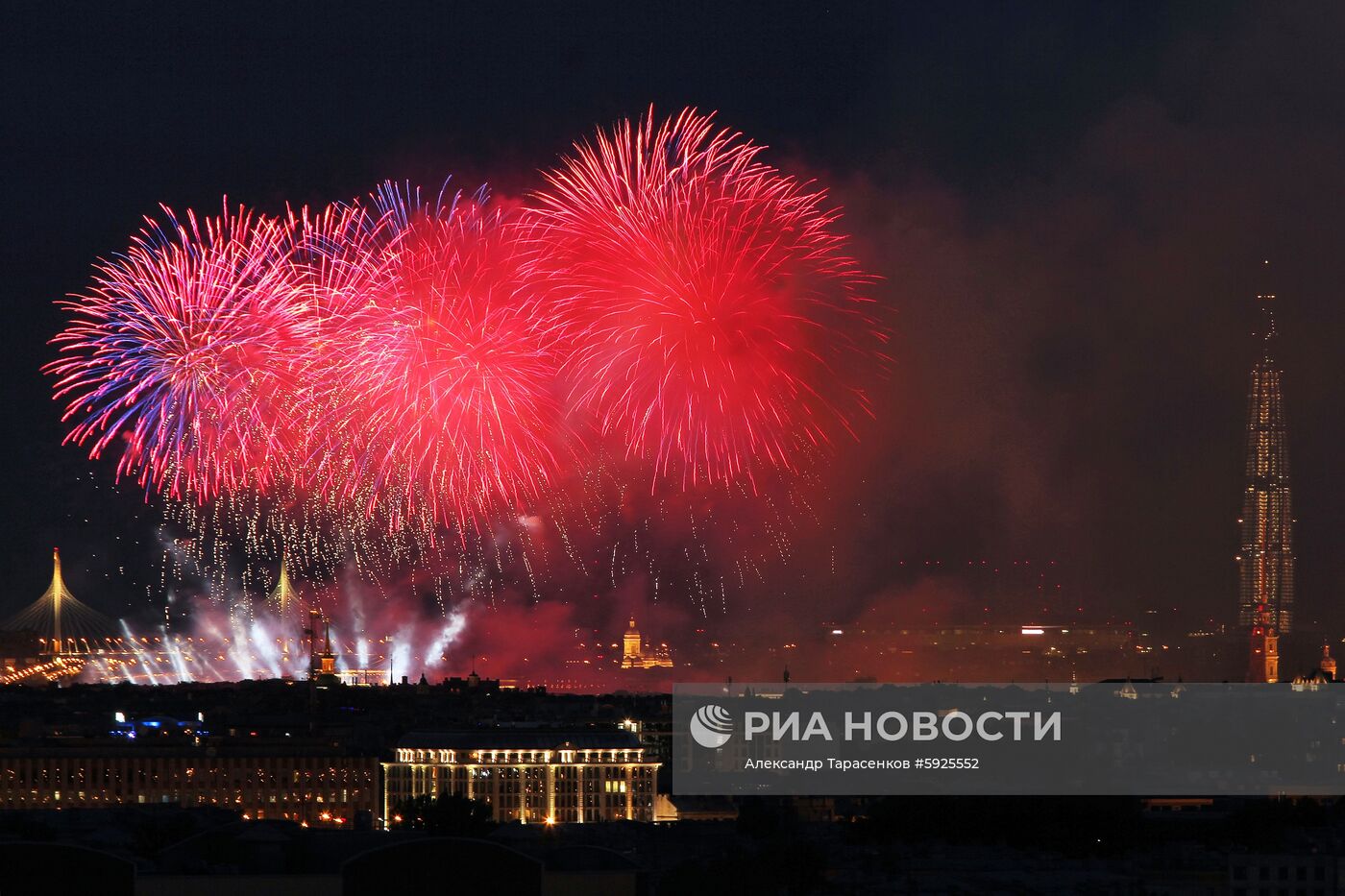 Праздник выпускников "Алые паруса" в Санкт-Петербурге
