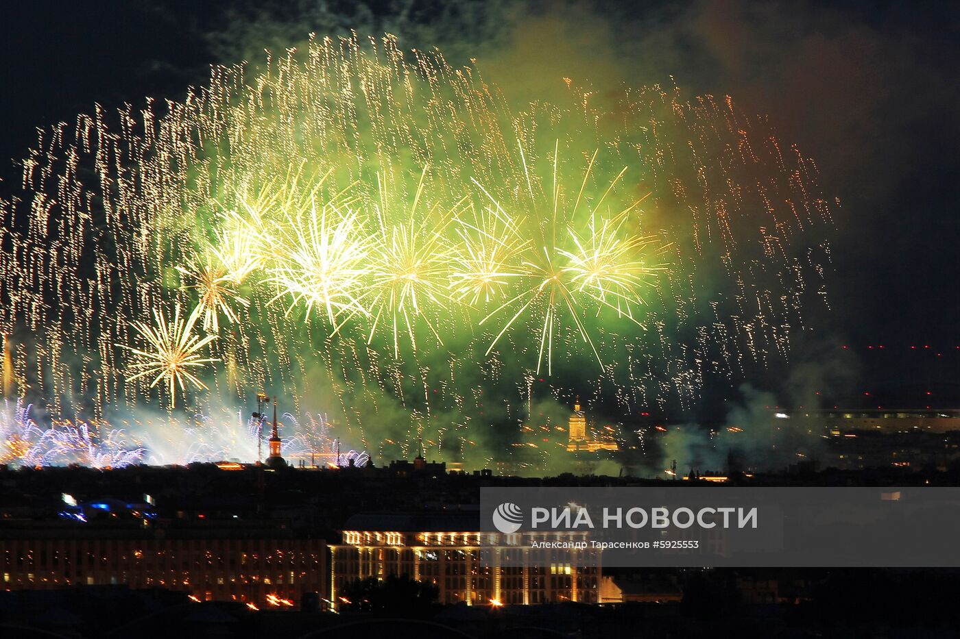 Праздник выпускников "Алые паруса" в Санкт-Петербурге