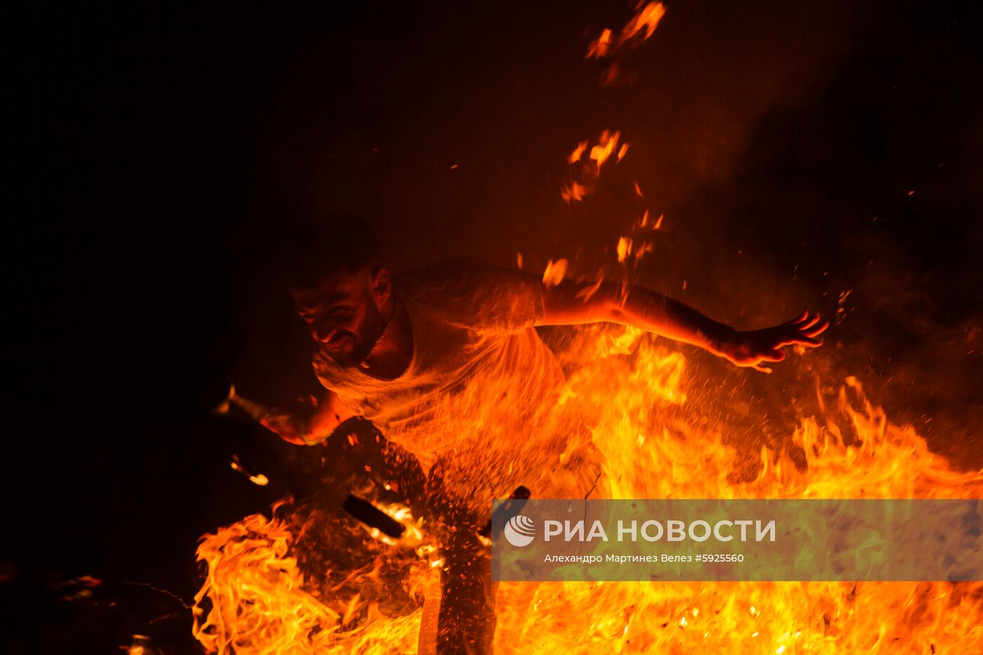 Празднование Ночи святого Хуана в Испании