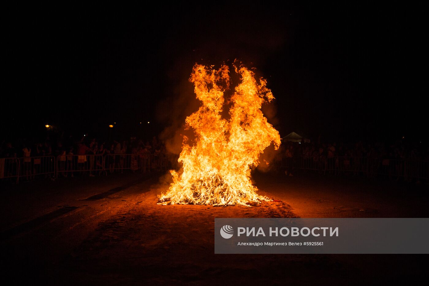 Празднование Ночи святого Хуана в Испании