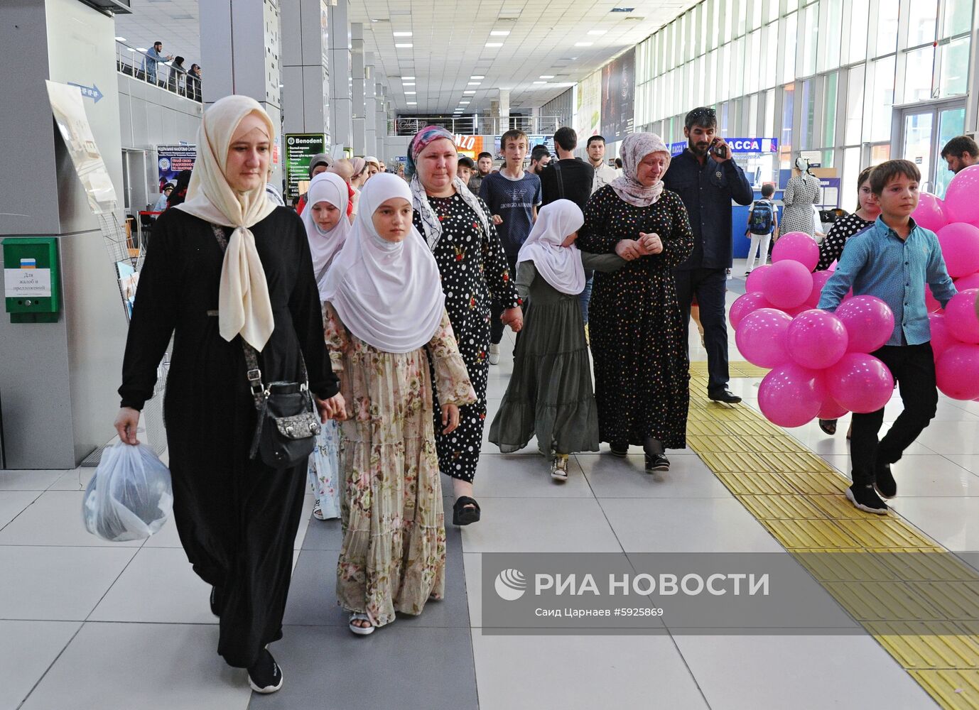 Пятерых вывезенных из Сирии детей доставили в Россию