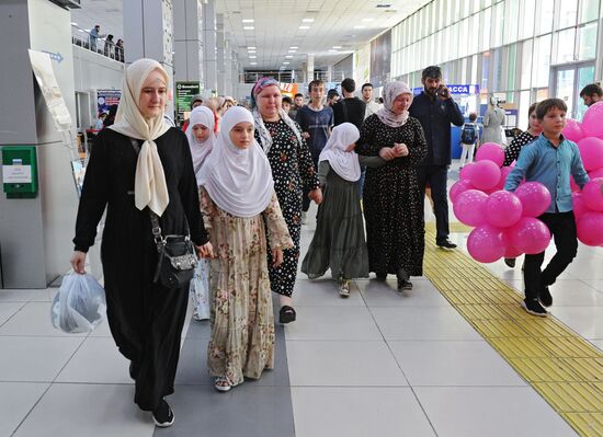 Пятерых вывезенных из Сирии детей доставили в Россию 