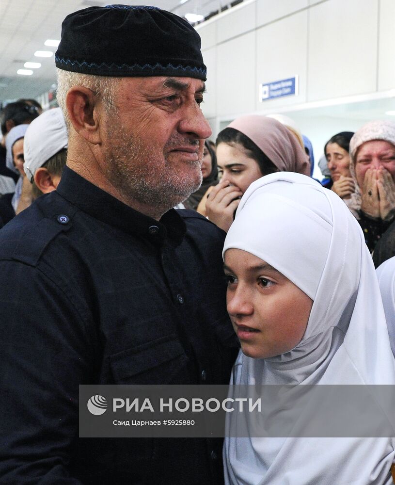 Пятерых вывезенных из Сирии детей доставили в Россию 