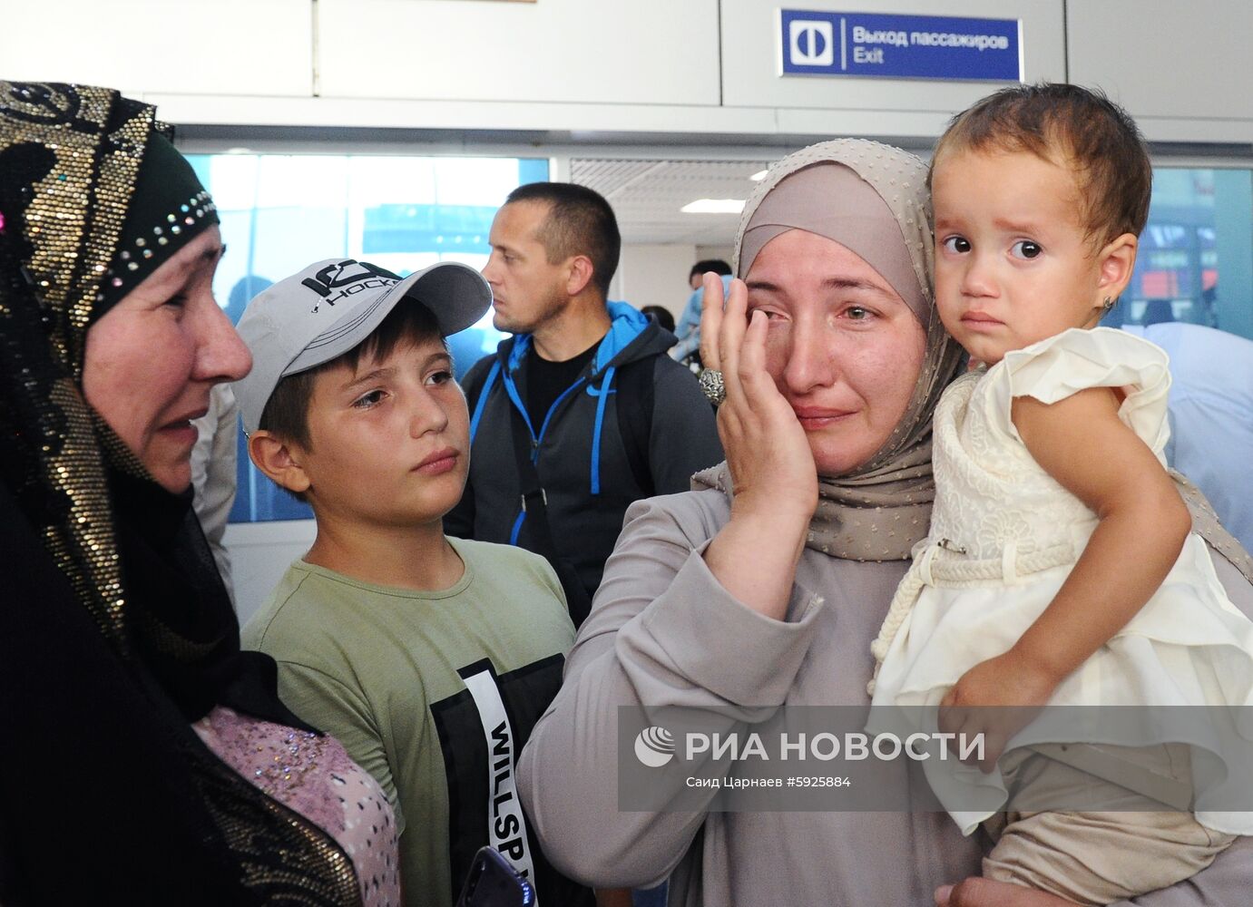 Пятерых вывезенных из Сирии детей доставили в Россию