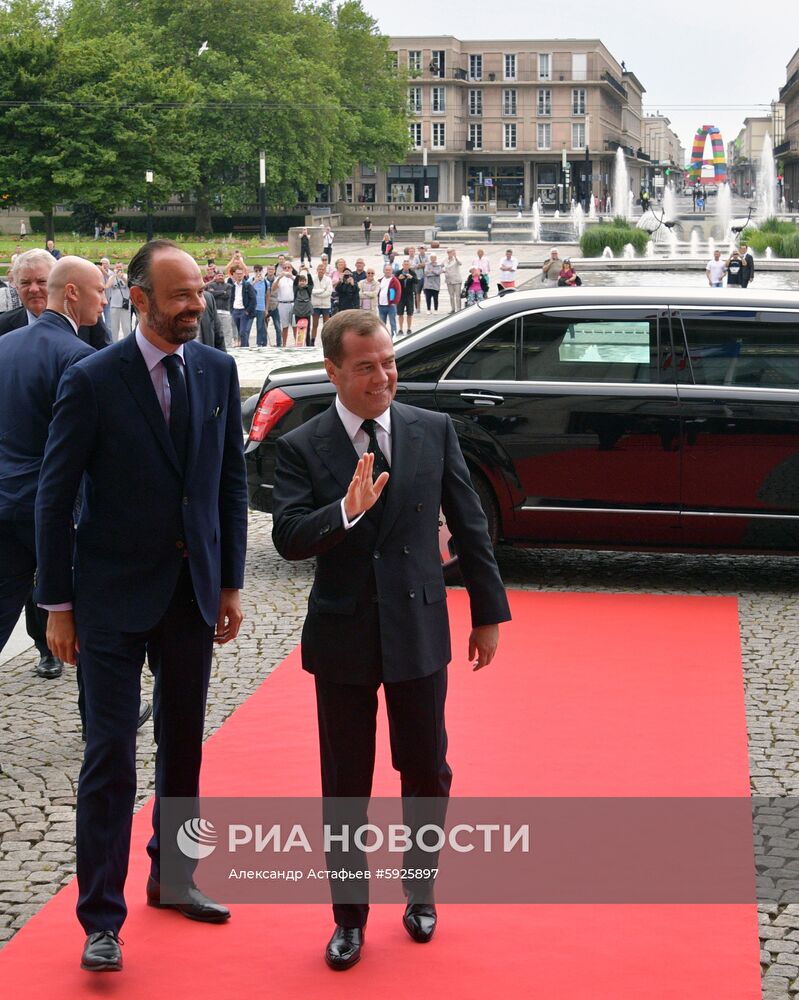 Рабочий визит премьер-министра РФ Д. Медведева во Францию