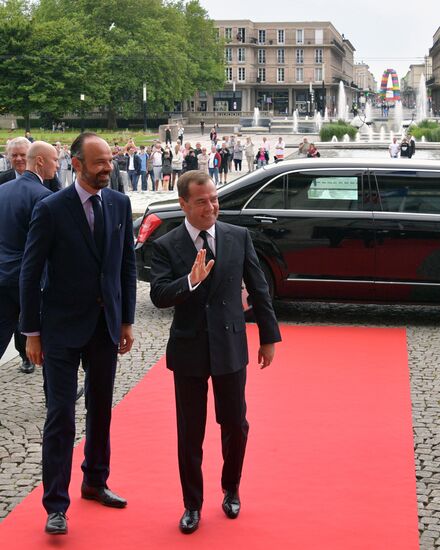 Рабочий визит премьер-министра РФ Д. Медведева во Францию
