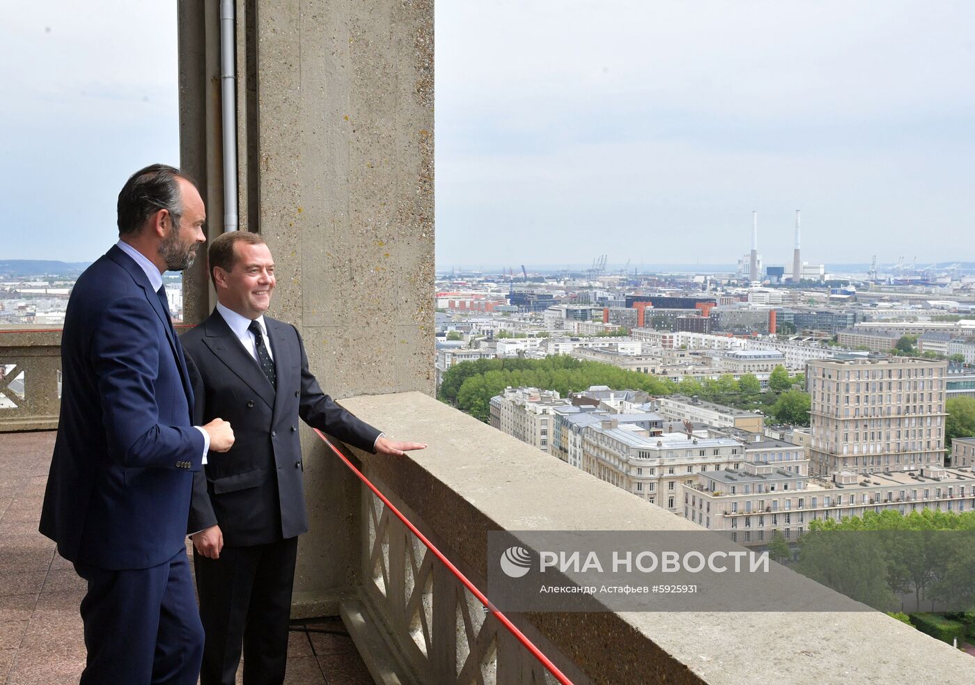 Рабочий визит премьер-министра РФ Д. Медведева во Францию