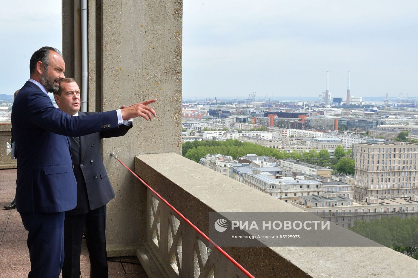 Рабочий визит премьер-министра РФ Д. Медведева во Францию