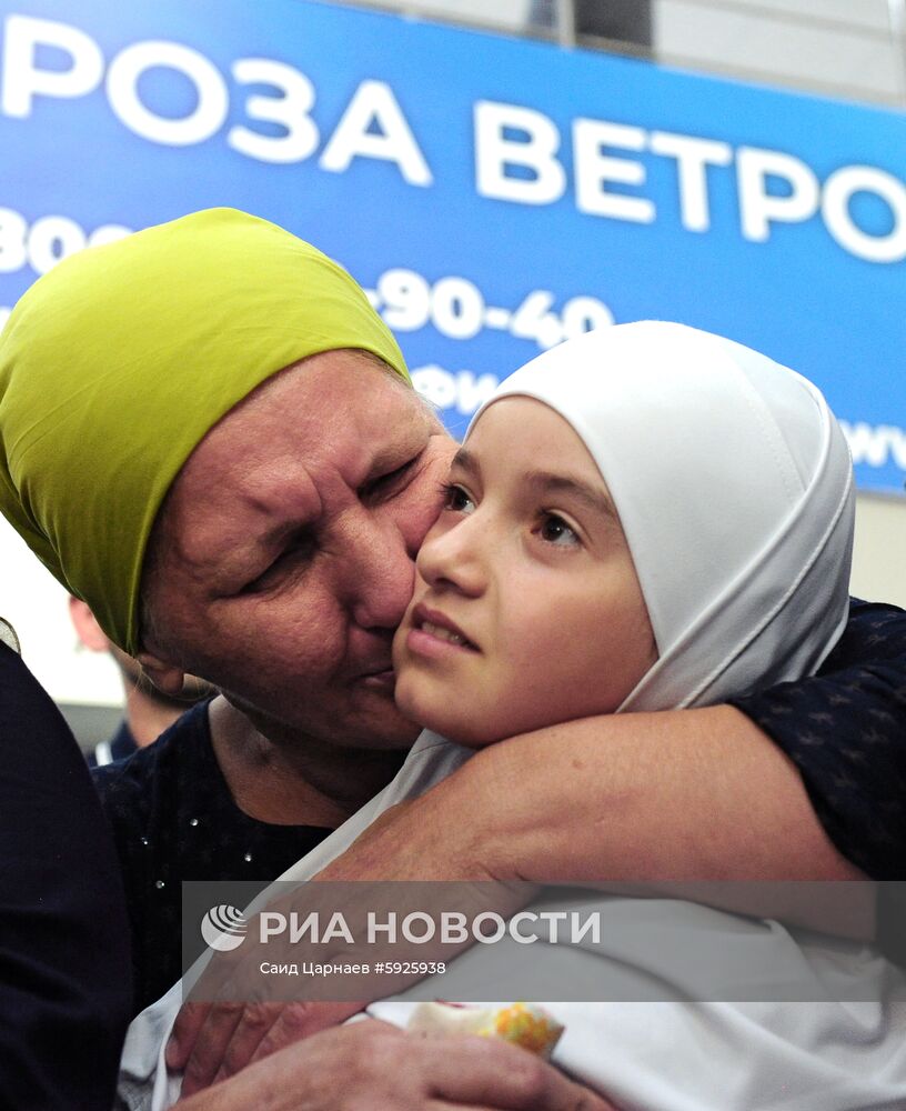 Пятерых вывезенных из Сирии детей доставили в Россию 