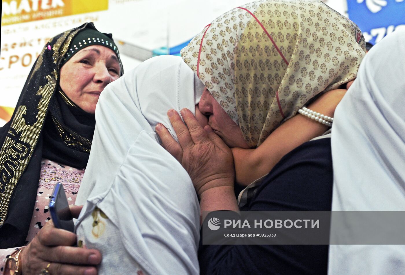 Пятерых вывезенных из Сирии детей доставили в Россию