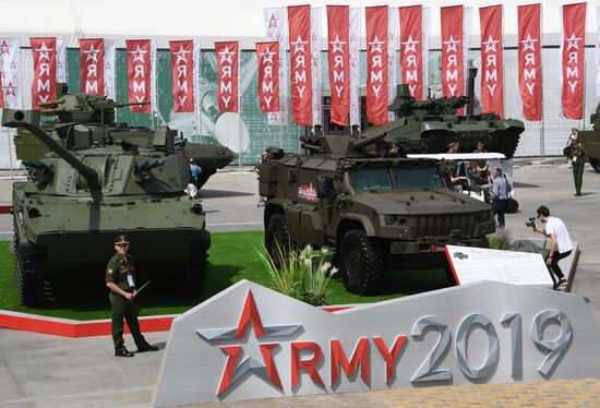 Открытие международного военно-технического форума "Армия-2019"