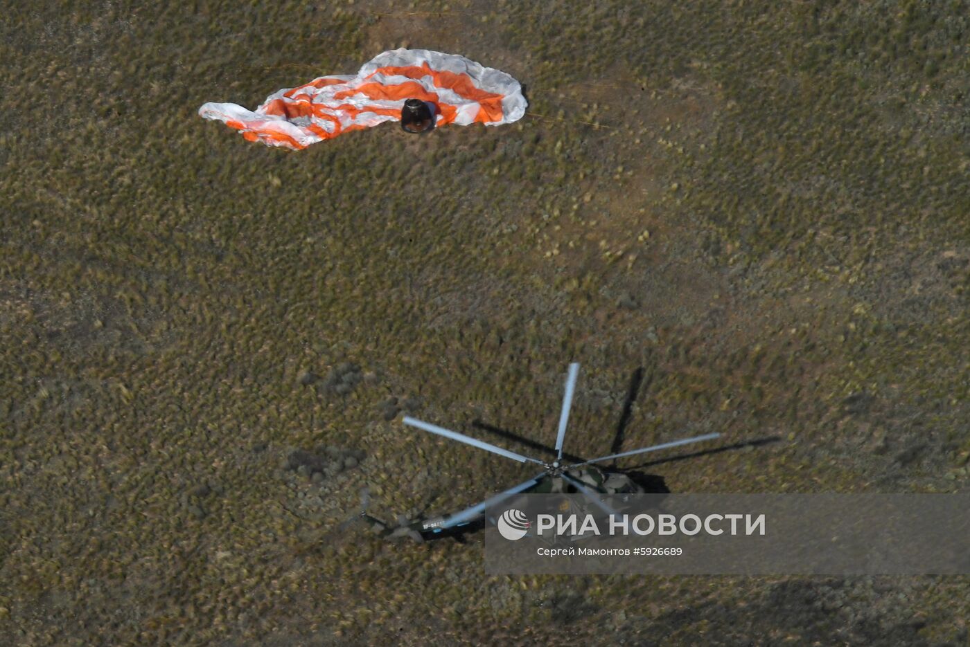 Посадка пилотируемого корабля "Союз МС-11"