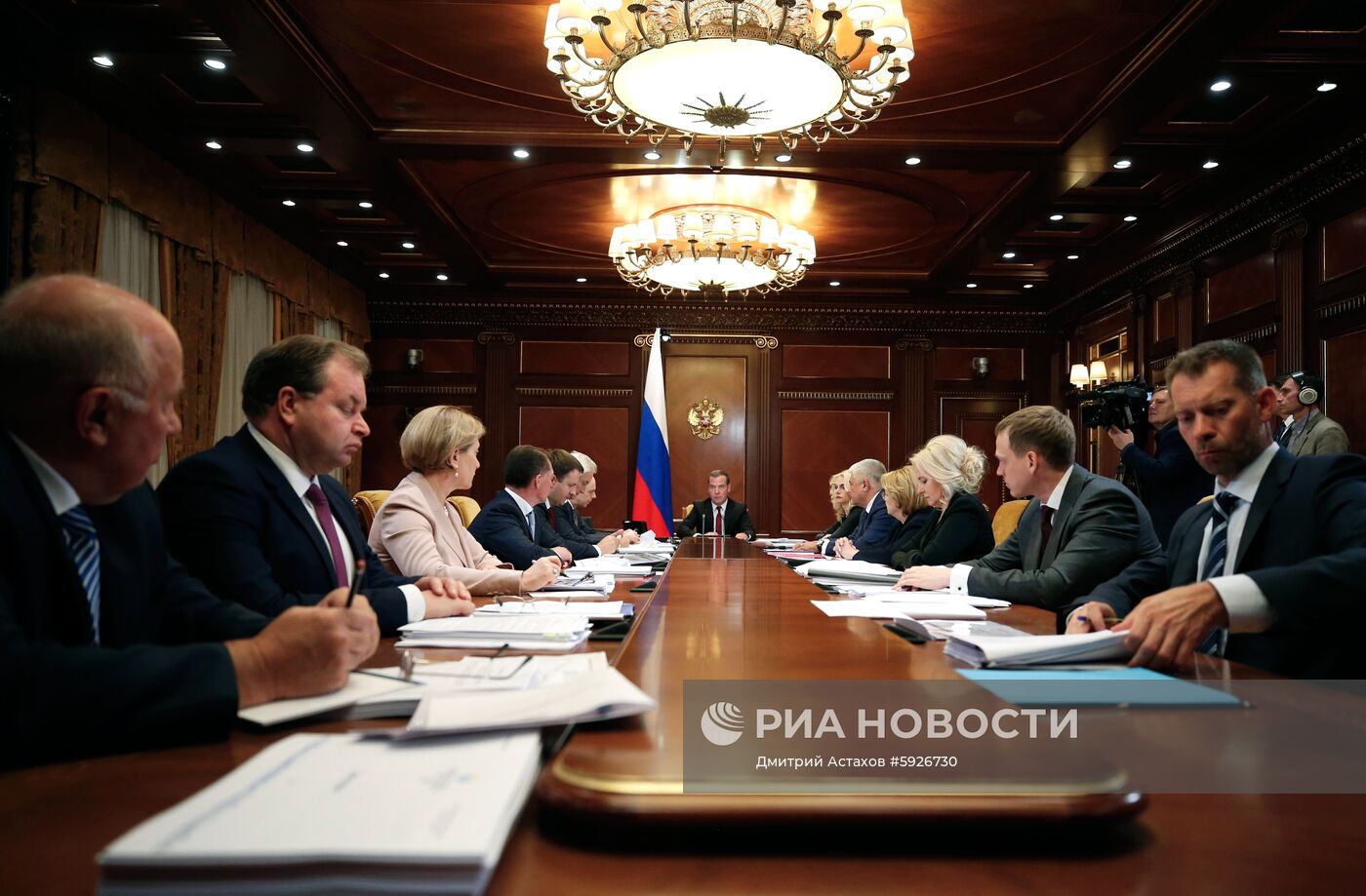 Премьер-министр РФ Д. Медведев провел совещание о целях развития в сфере демографии 