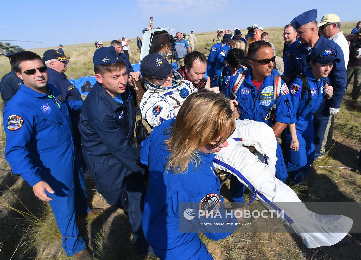 Посадка пилотируемого корабля "Союз МС-11"