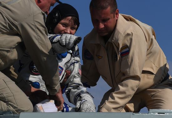 Посадка пилотируемого корабля "Союз МС-11"