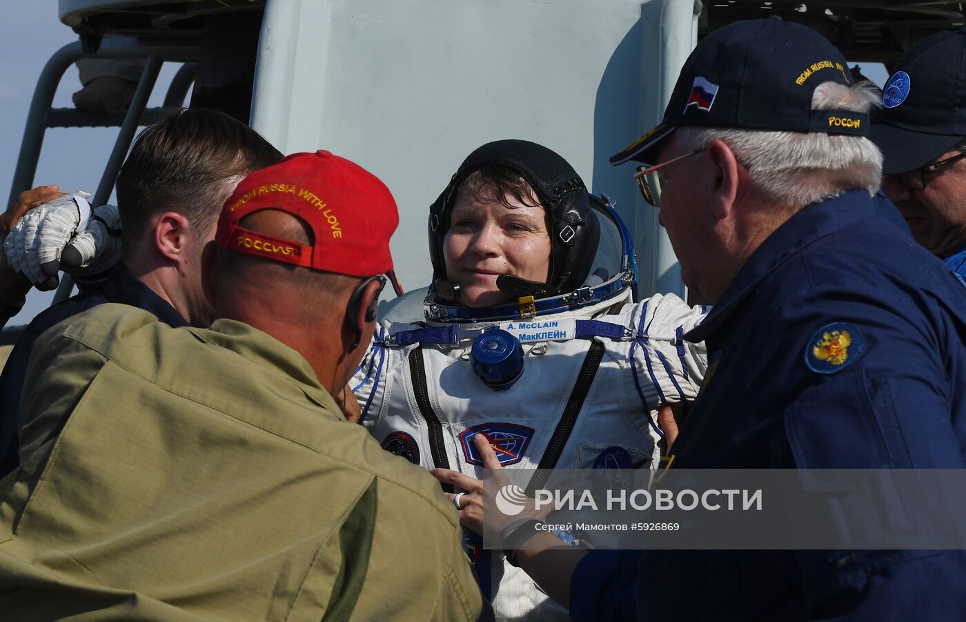 Посадка пилотируемого корабля "Союз МС-11"