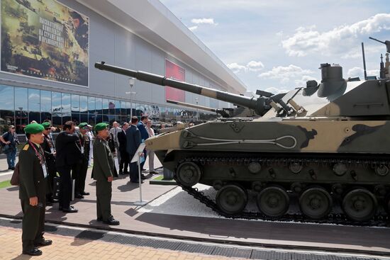 Открытие международного военно-технического форума "Армия-2019"