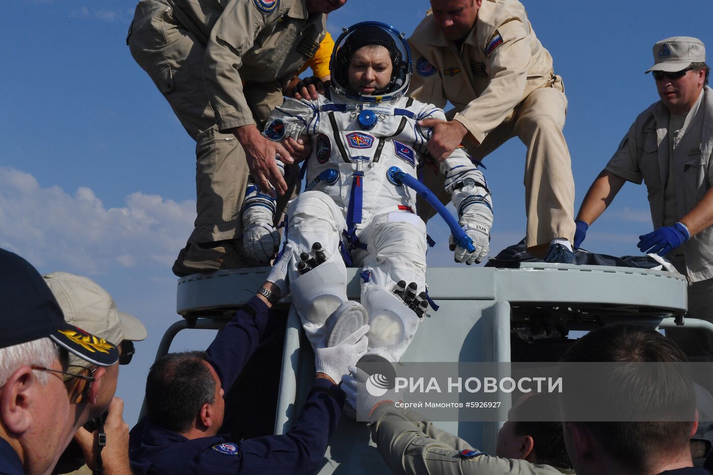Посадка пилотируемого корабля "Союз МС-11"