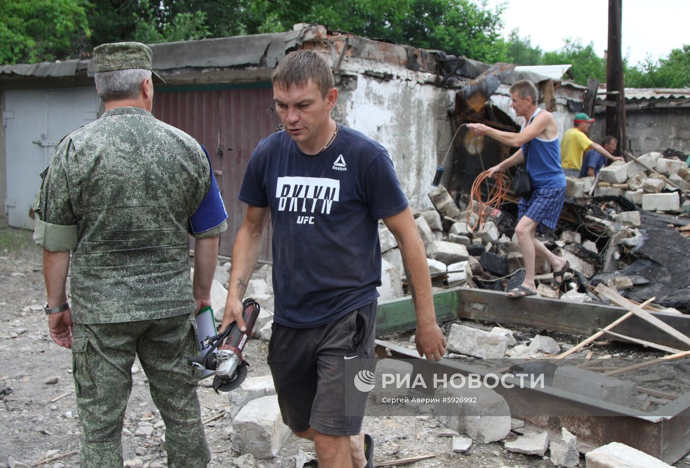 Последствия обстрела в Донецке