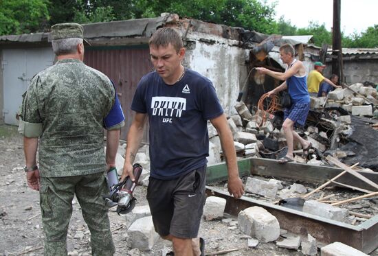 Последствия обстрела в Донецке