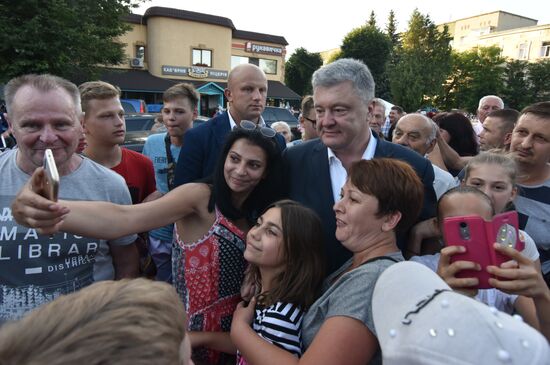 Предвыборный митинг П. Порошенко во Львове