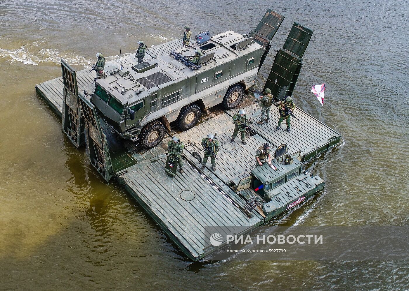 Международный военно-технический форум "Армия-2019". День второй  