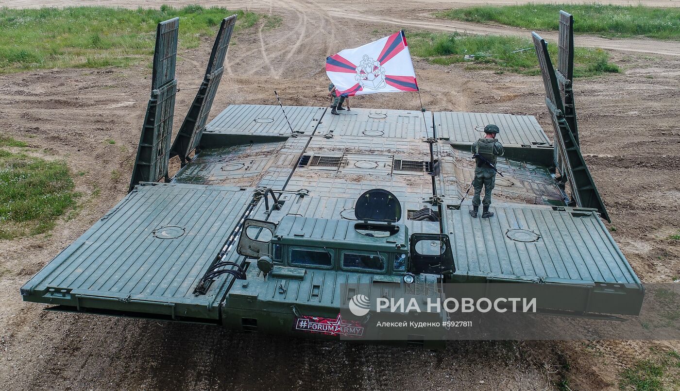 Международный военно-технический форум "Армия-2019". День второй  