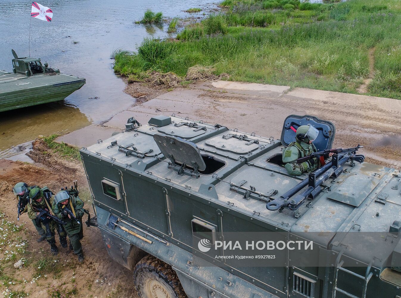 Международный военно-технический форум "Армия-2019". День второй  