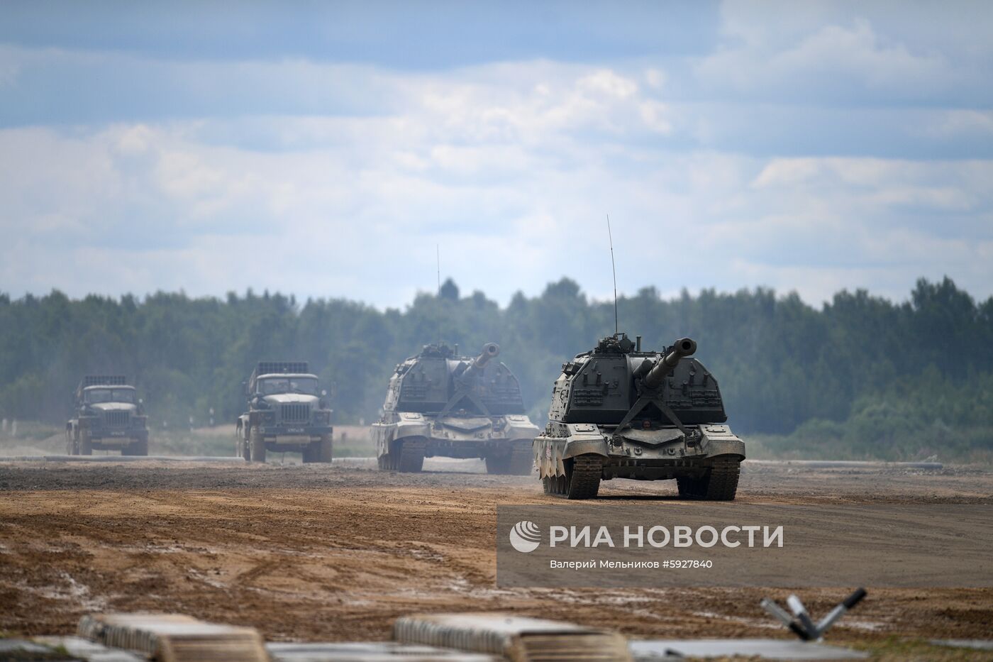 Международный военно-технический форум "Армия-2019". День второй