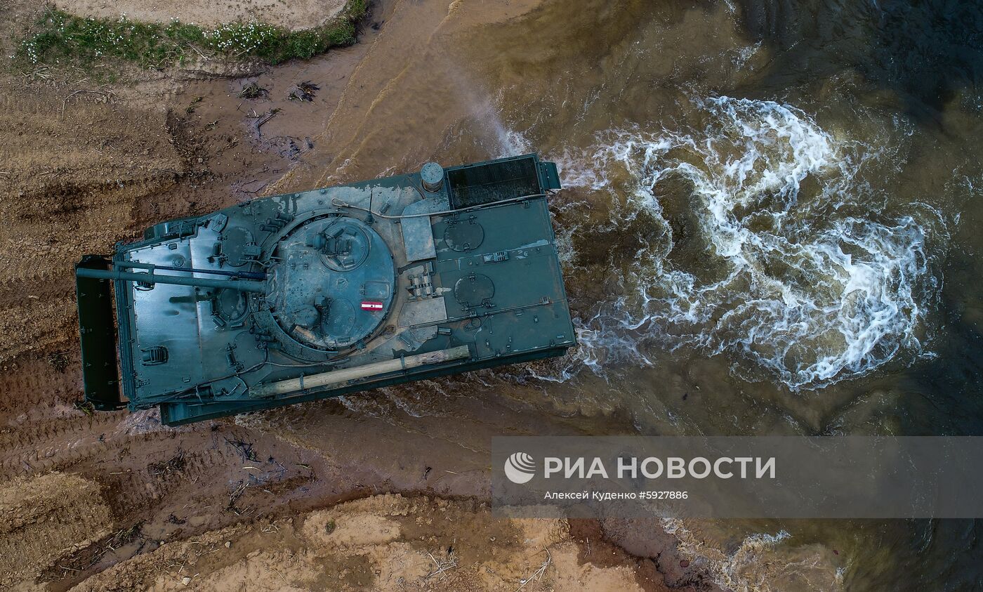 Международный военно-технический форум "Армия-2019". День второй  