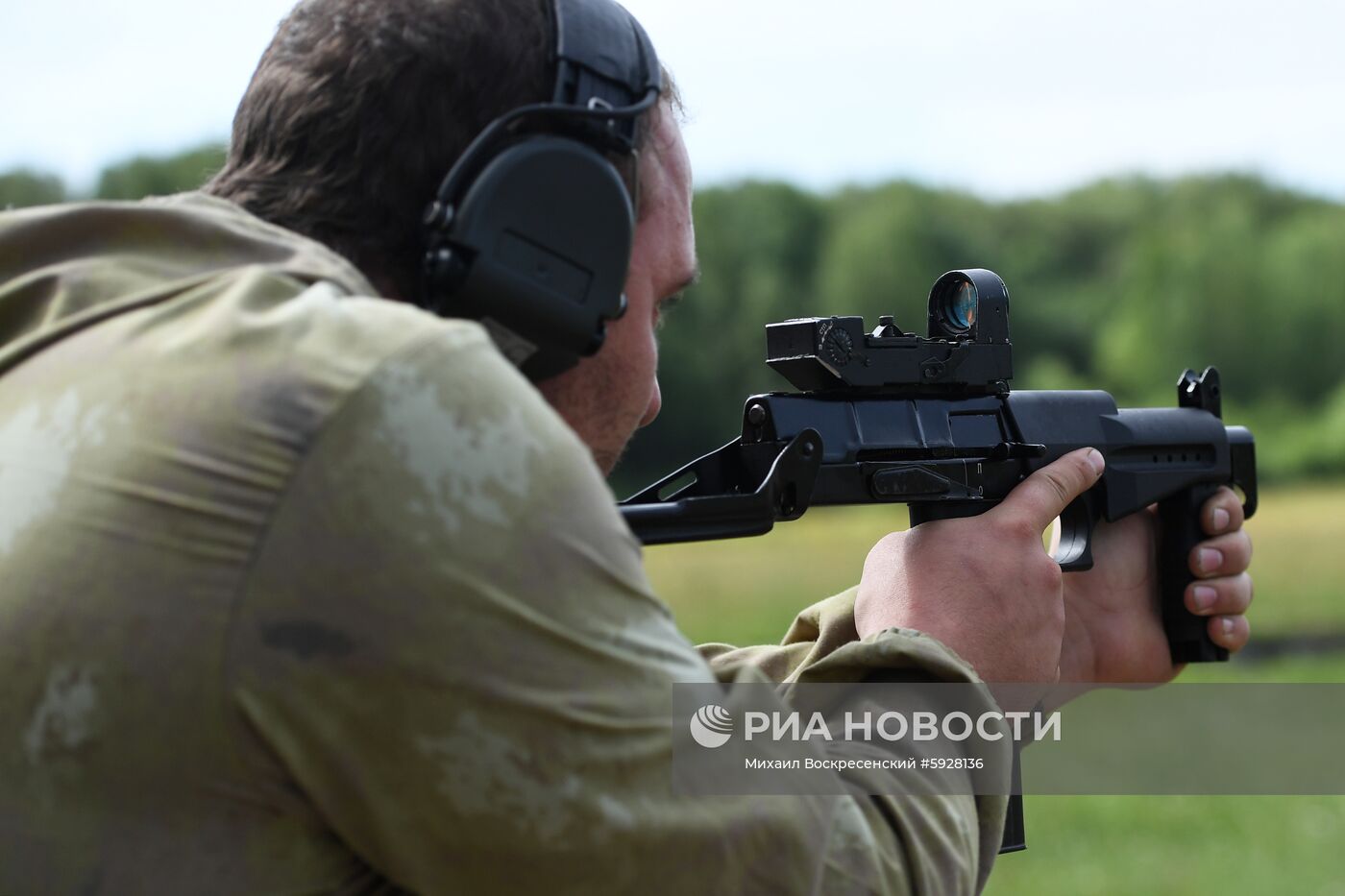 Демонстрация исторического и нового оружия на полигоне АО "ЦНИИточмаш"