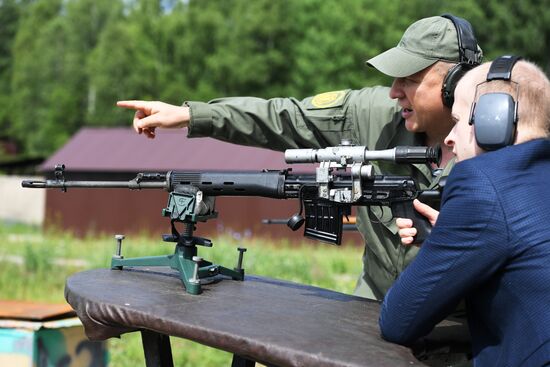 Демонстрация исторического и нового оружия на полигоне АО "ЦНИИточмаш"