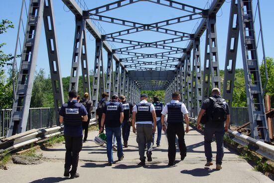 У КПВВ "Станица Луганская" состоялся первый этап отвода украинских подразделений